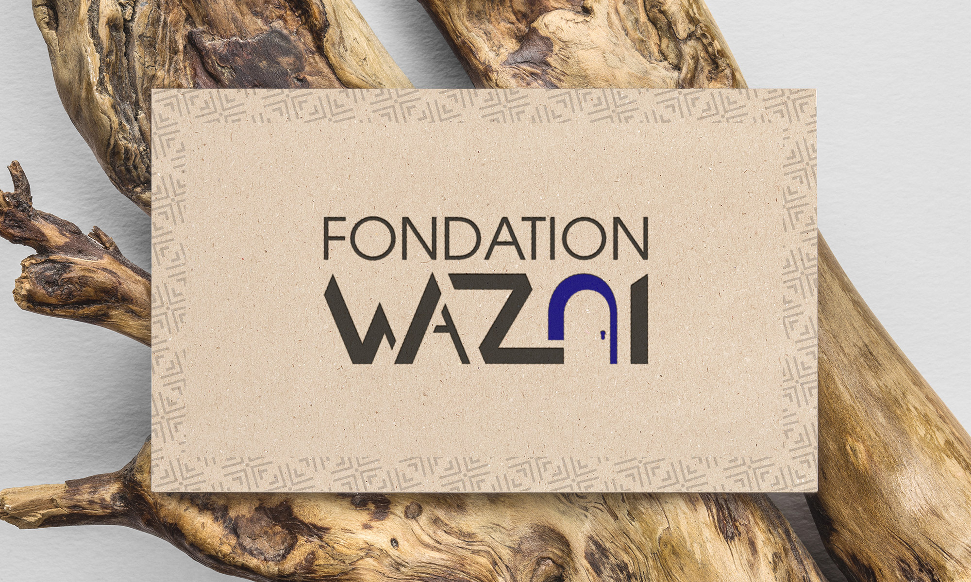 mise en situation de la carte de visite de la fondation wazni